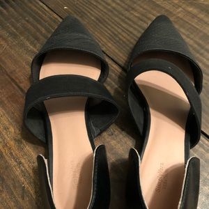 Vera wang black flat sandals